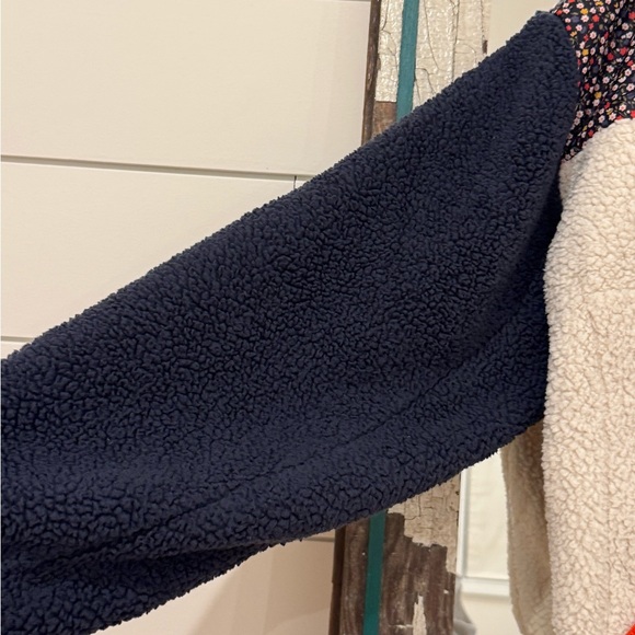 The Great Outdoors Fleece Pullover - Picture 5 of 5